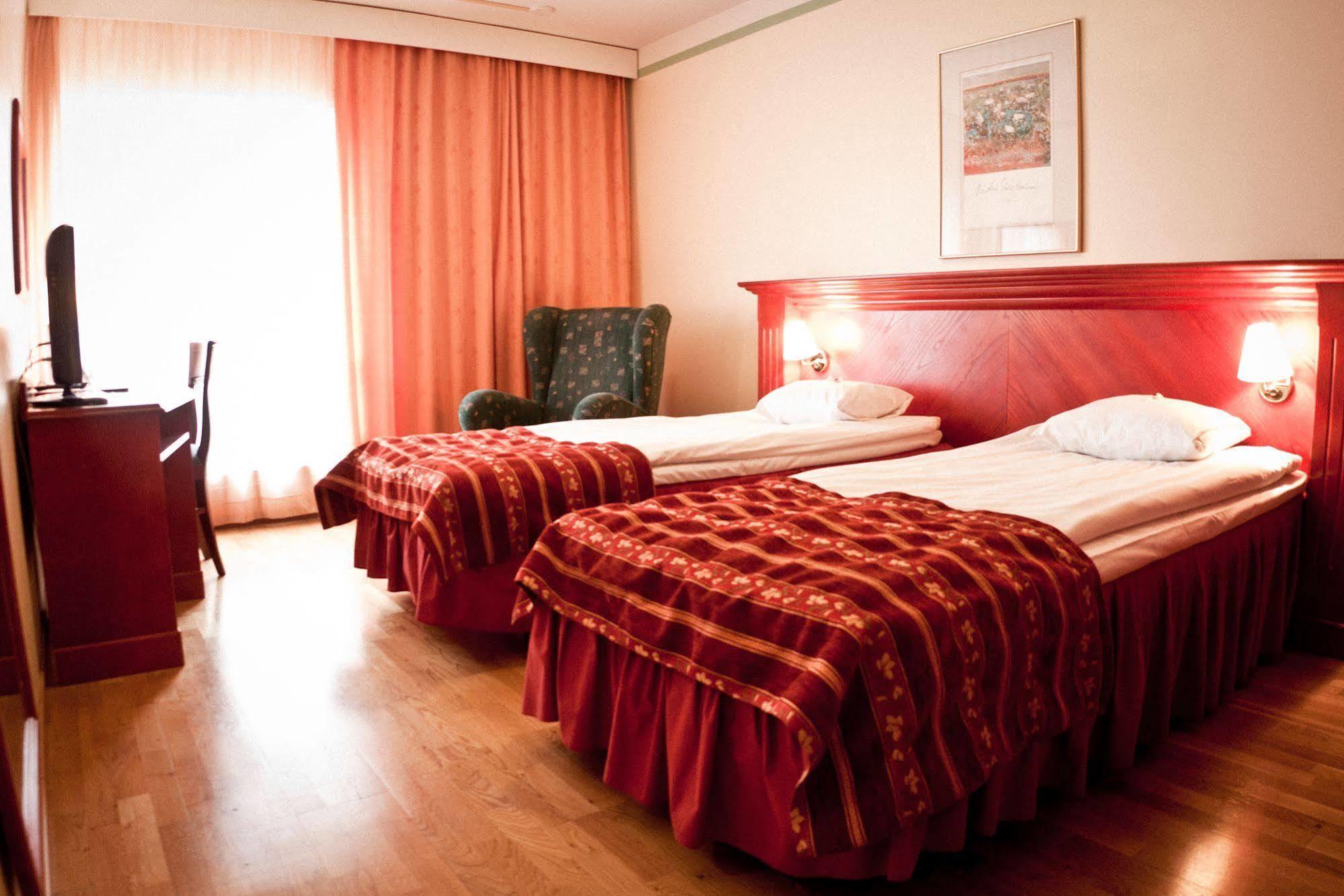 Samantta Hotel & Restaurant Haukipudas Eksteriør billede